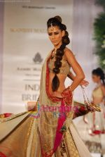 Model walks the ramp for Manish Malhotra at Aamby Valley India Bridal Week day 5 on 2nd Nov 2010 (68).JPG